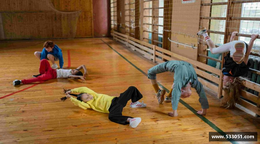 易游电竞平台爱上挑战，燃烧激情